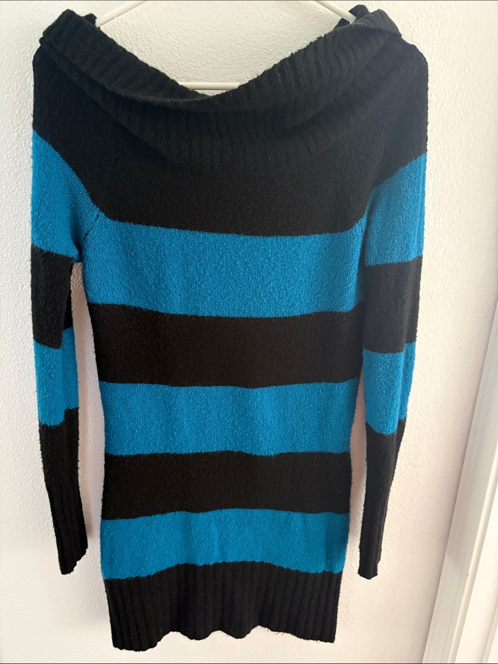 Arizona Jean Company Black and Blue Striped Off-Shoulder Sweater